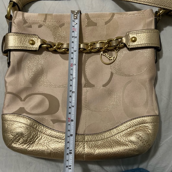 Coach signature gold chain crossbody/shoulder bag - Picture 7 of 9